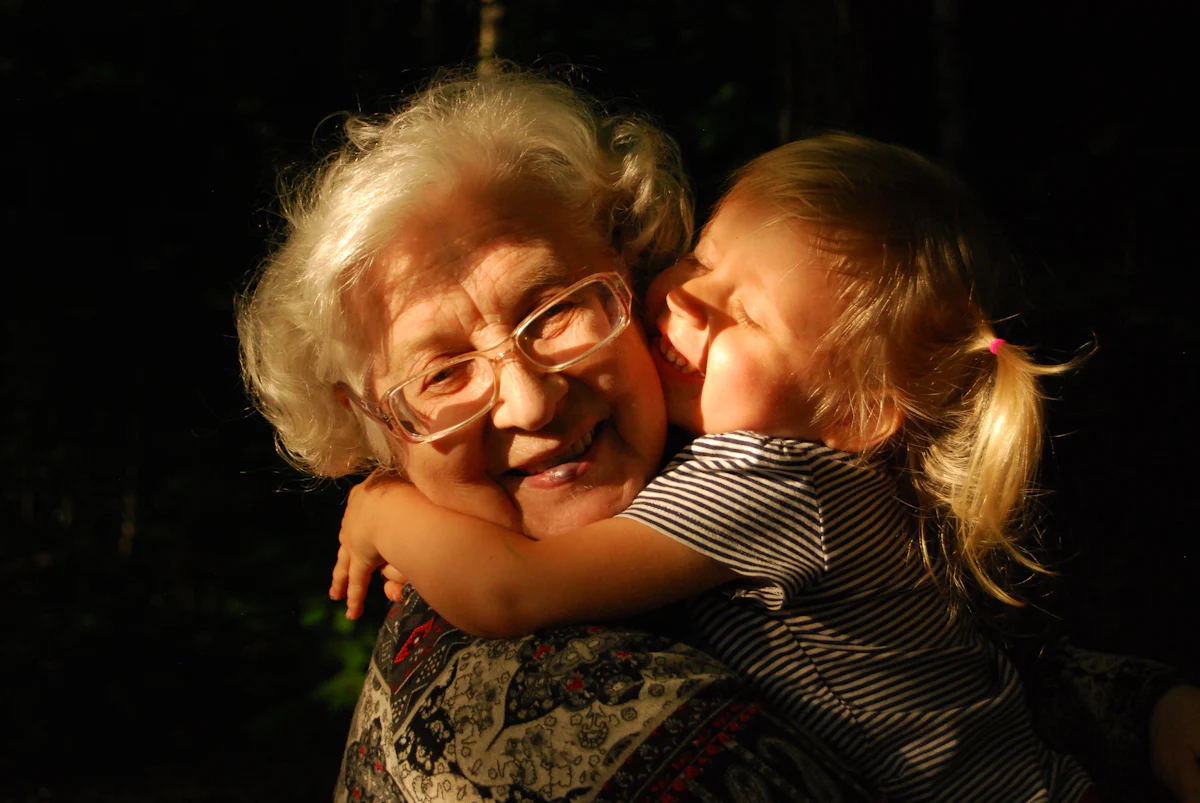 Abuelas que crían: segundas mamás, cero sueldo