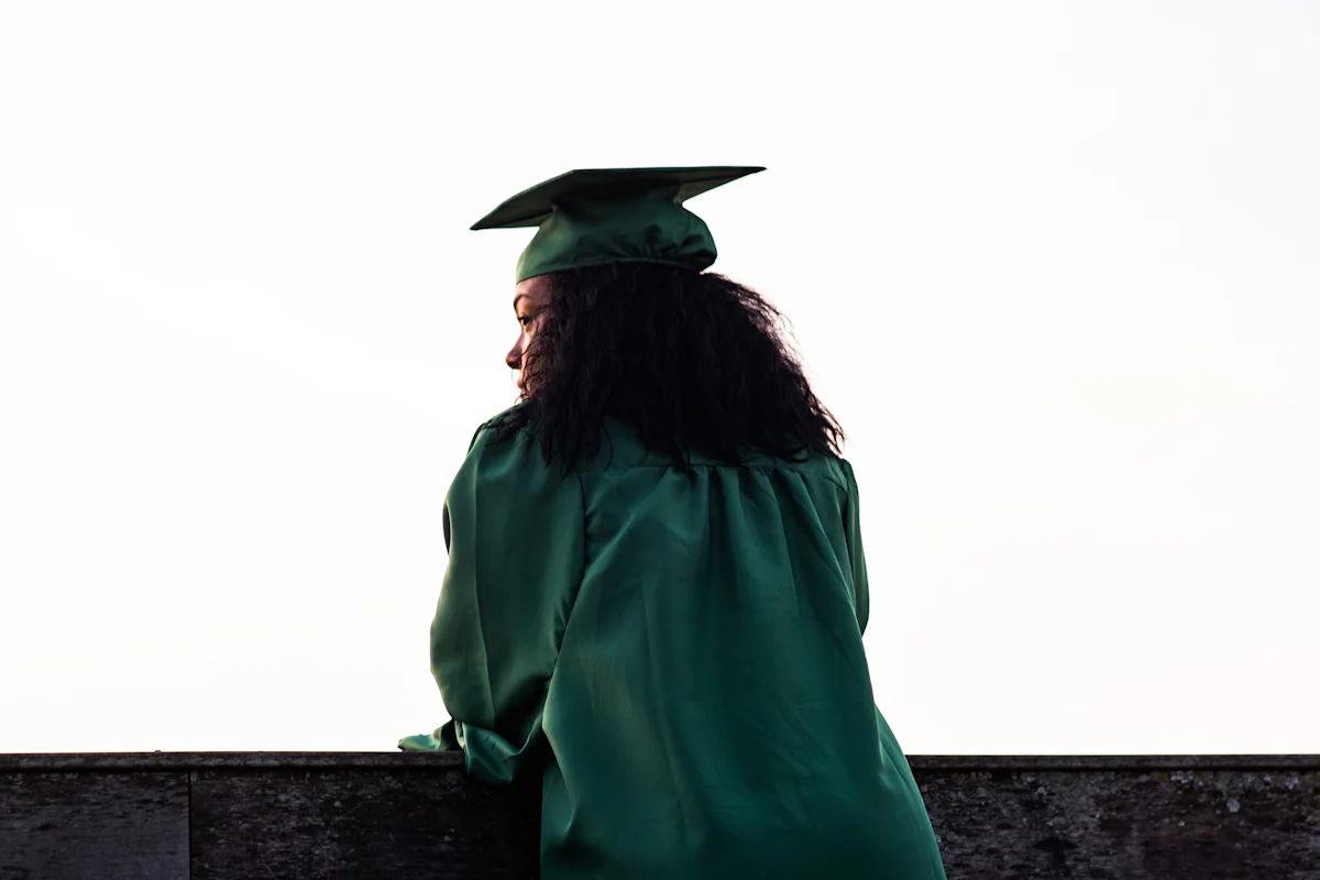 Graduadas, pero relegadas: la promesa incumplida de la igualdad laboral